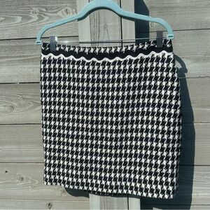Ann Taylor black and white Houndstooth mini skirt women’s size 8